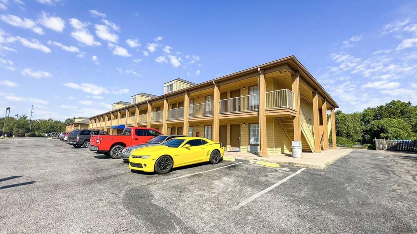 Bonita Lakes Inn