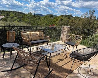 Belle Maison Provençale Située Dans un Écrin de Verdure Avec vue Panoramique - Tourtour