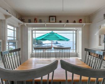 Timeless Days: Maine Coast Waterfront, Fisherman's Cottage With Deepwater Dock - Port Clyde - Dining room