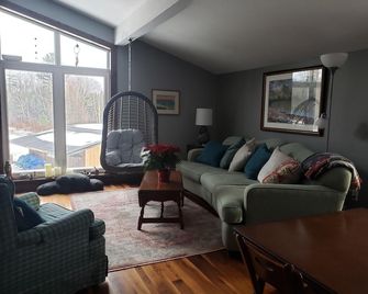 Rising Spirit Bed & Breakfast - Orono - Sala de estar