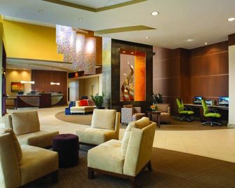 Milwaukee West Wauwatosa - Wauwatosa - Lobby