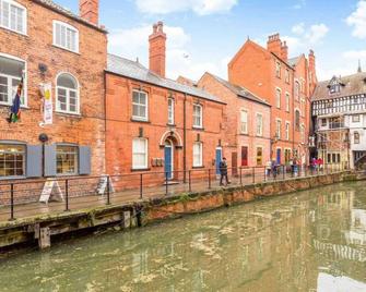 City Centre Apartment Overlooking the Canal - Lincoln - Building