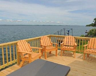 Park Model #30- 1 bedroom/1 bath - Cape Vincent - Balcón