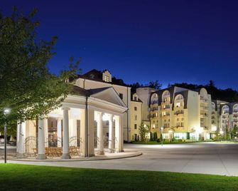 Grand hotel Sava - רוגאסקה סלאטינה - בניין