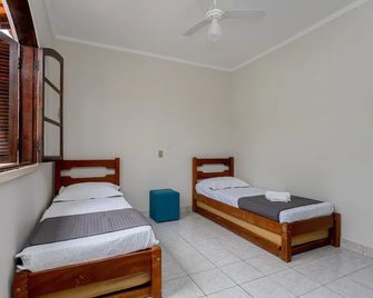 Chalés por temporada no Villagio Santa Mônica, em Caraguatatuba - Caraguatatuba