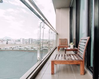 Imperial Suites Serviced Apartment - Kuching - Balkon