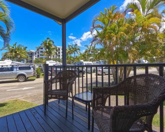Alex Beach Cabins and Tourist Park - Alexandra Headland - Parveke
