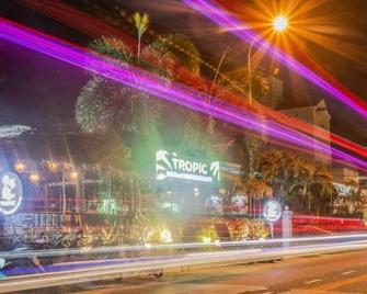 Tropic Hostel And Restaurant - Ấp Thiện Phước - Building
