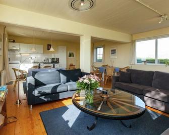 Peaceful vacation home with wide view. - Winschoten - Huiskamer