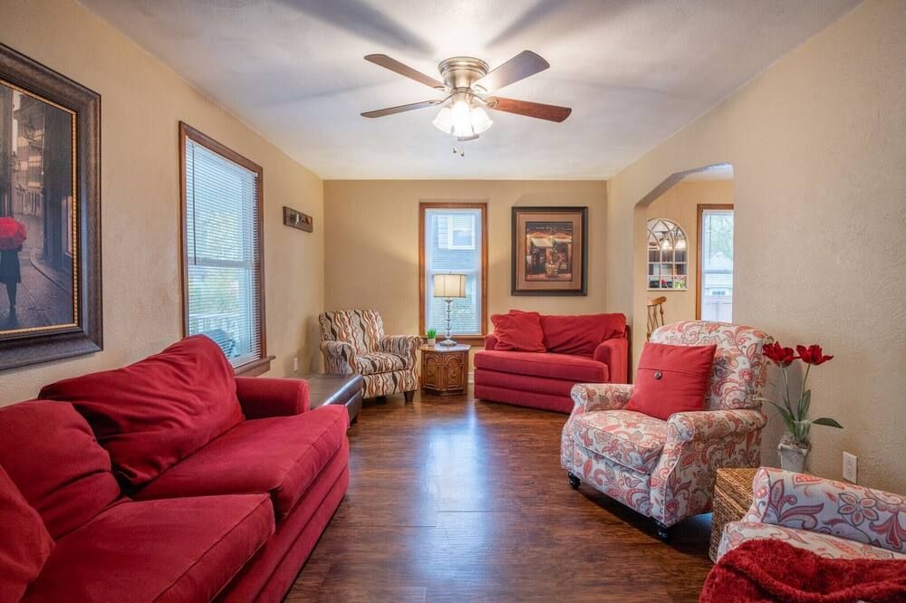 Fit For a Crew With Hot Tub Too-5 bedroom - Pekin - Living room