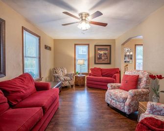 Fit For a Crew With Hot Tub Too-5 bedroom - Pekin - Living room