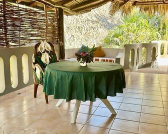 Charming 1-bedroom apartment in delightful Majahua Beach, Mexico - Troncones - Balcony