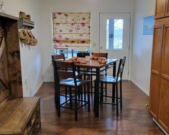 The Coleman Lake House - Bull Shoals - Dining room