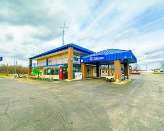 Happy Stay Inn Madisonville I-69 By OYO - Madisonville - Gebäude