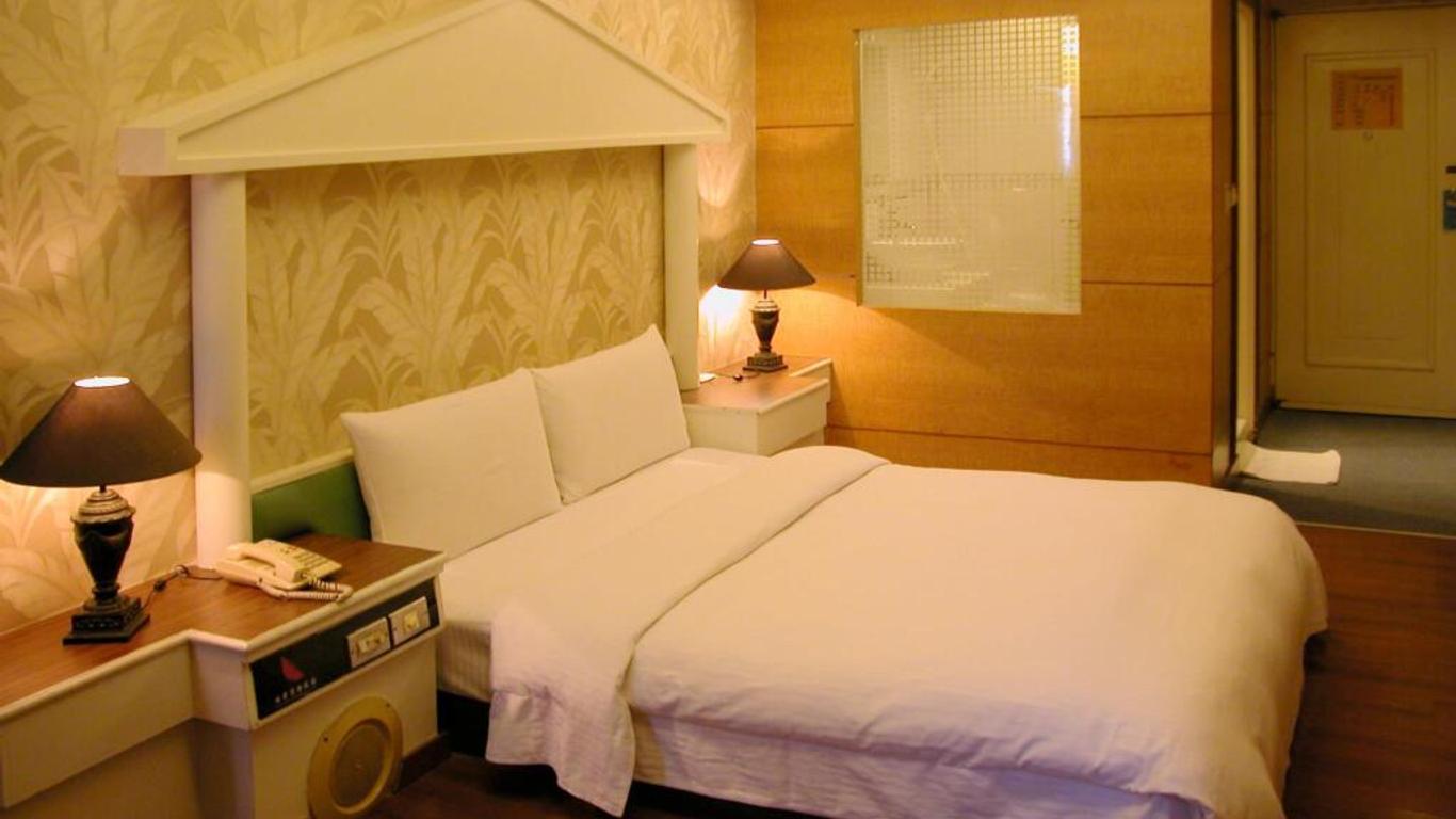 Zaw Jung Business Hotel