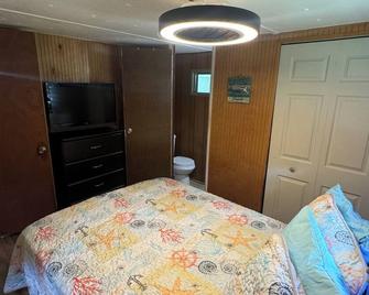 Just a couple minute paddle to hospital hole in Weeki Wachee. Pet friendly. - Weeki Wachee - Habitación