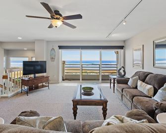 Strandcastle Beach House - Oceanfront! - You're right on the sand! - Oceano - Living room