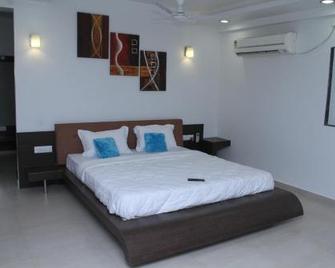 Hotel Azura - Porbandar - Bedroom