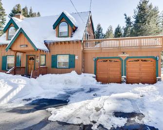 McKinney Estate w Roof Deck Beach & Hike - Tahoma - Building