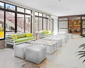 Saint George - Los Cristianos - Salónek