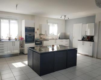 Chez'Elles residential house - Sassay - Cocina