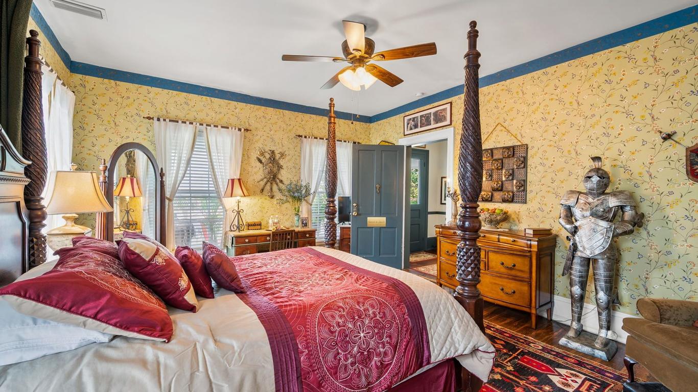 Goodbread House Bed and Breakfast
