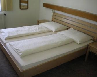 Hotel Helvetia - Bregenz - Bedroom