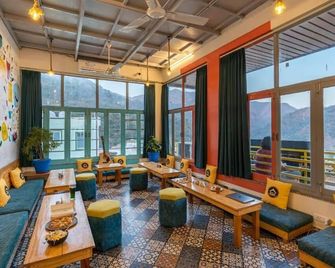 The Hosteller Rishikesh, Upper Tapovan - רישיקש - טרקלין