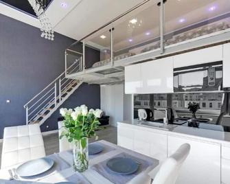 بانوراما - ذا فيو أوف جدانسك باي إيليت أبارتمنتس - غدانسك - غرفة طعام