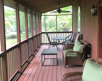 Summer Lake Time. Barren River Lake. Big yard for Family Fun - Scottsville - Balcón