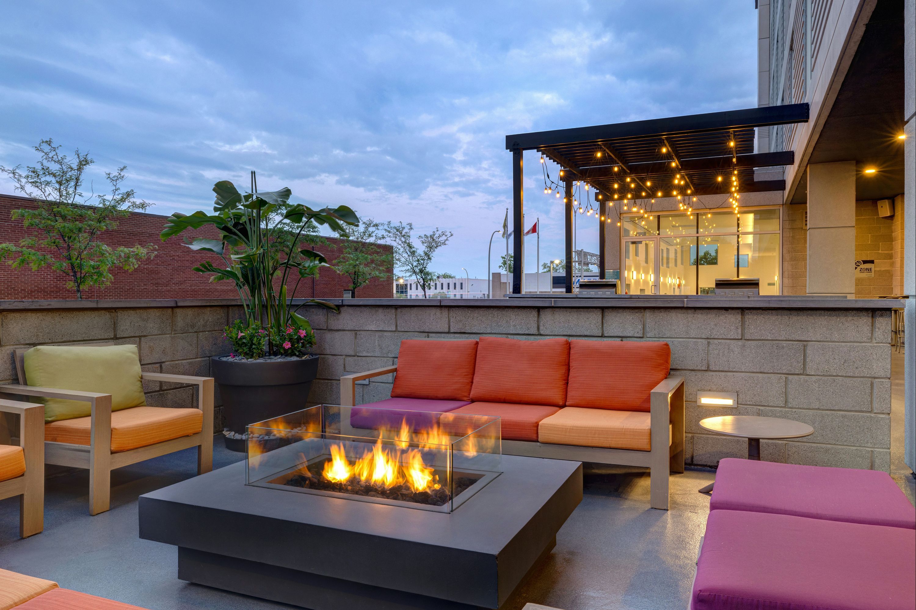 Home2 Suites by Hilton Montreal Dorval - Dorval - Gebäude