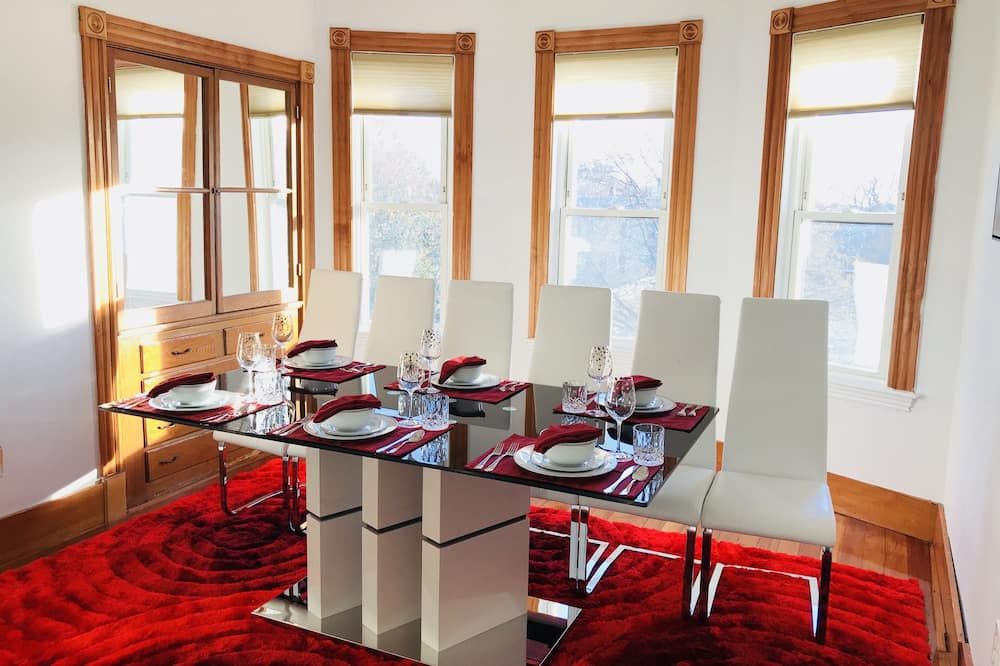 Lg Suite for up to 8 ppl/1 floor - بوسطن - غرفة طعام