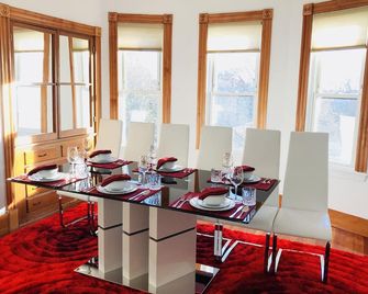 Lg Suite for up to 8 ppl/1 floor - Boston - Dining room