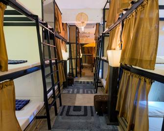 Wire Hostel Patong - Patong - Habitación
