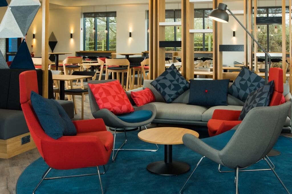 هوليداي إن إكسبرس -برمي تيغهآ أير ٓا ايا اسي ب ي آيتش جي - برمينغهام - ردهة