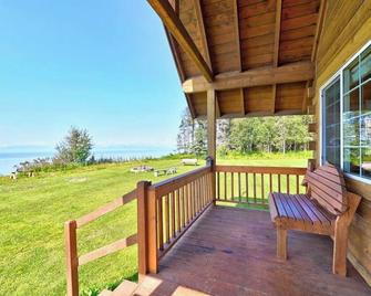 Cabin Overlooking the Beautiful Cook Inlet - Kenai - Balcón
