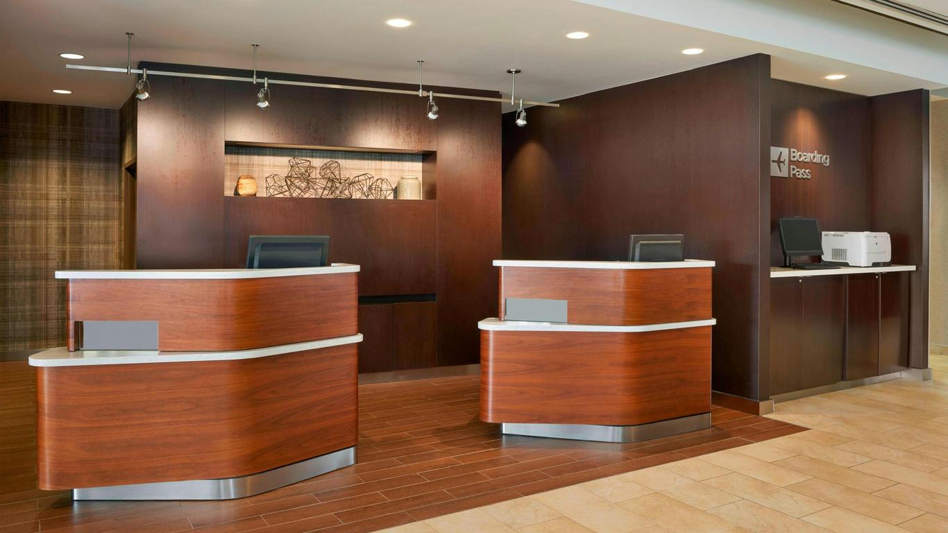 كورت يارد باي ماريوت كنجستون هاي واي 401