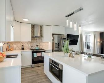 The Lake House - Perfect Getaway From Civilization - Brighton - Kitchen