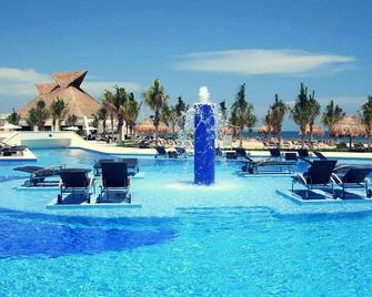 Spa and golf center located on the beach - Chetumal - Piscina