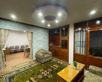 Dzambala Apartment - Kathmandu - Living room