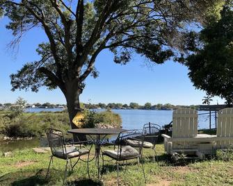 Lakefront Guest Suite- Private Entrance - Granbury - Patio