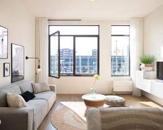 Bizstay Harbour Scheveningen Apartments - The Hague - Living room