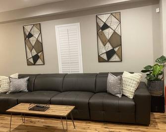 Victorian Home in Denver's Hip Highlands Square - Denver - Sala de estar