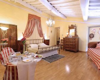 Antica Dimora Patrizia - Montecarlo - Bedroom