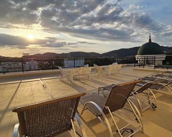 Carmen Palace Hotel - São Lourenço - Balkon