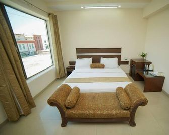 Spice Hotel - Dehradun - Bedroom