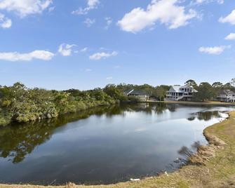Baby Blue Heron - Studio unit, sleeps 4, great views! - Brunswick