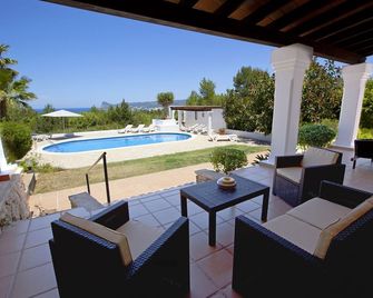 Villa Marlis Ibiza, 400 sqm house with sea views near the best beaches of Ibiza - San José Obrero - Piscina