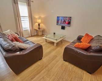 Edinburgh Pearl Apartments - Dalry Gait - Edinburgh - Living room