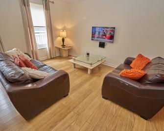 Edinburgh Pearl Apartments - Dalry Gait - Edinburgh - Living room